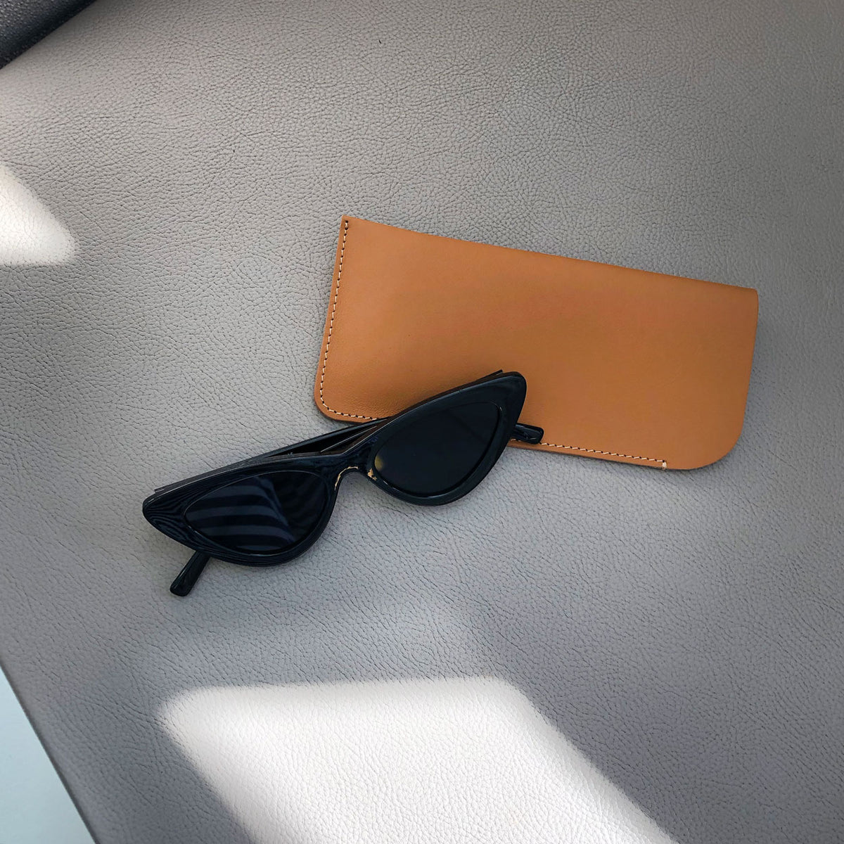 The Looker Glasses Case